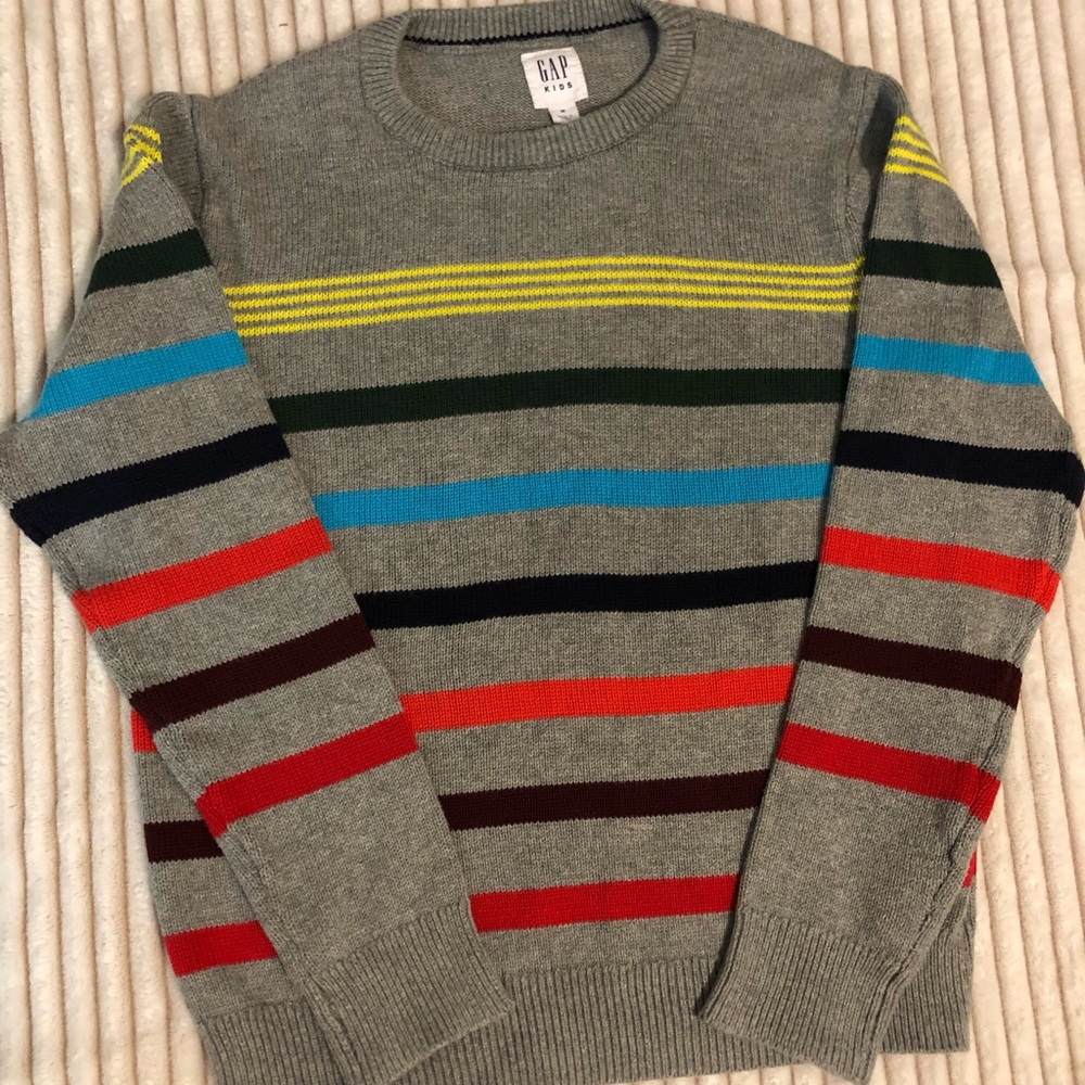 Boys Gap sweater. Size youth medium.